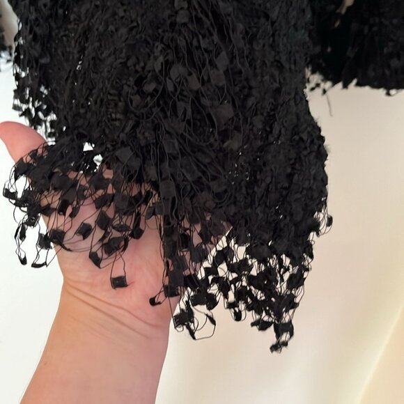 🖤✨ Vintage Lisa International Black Textured Knit Sweater with Ruffled Collar - Picture 9 of 12